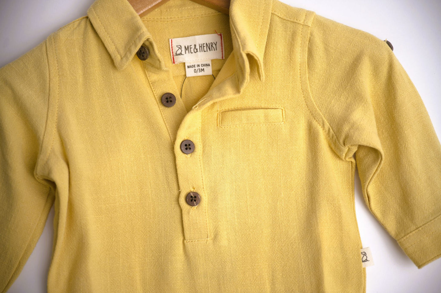 Me & Henry Jasper Woven Onesie – Gold