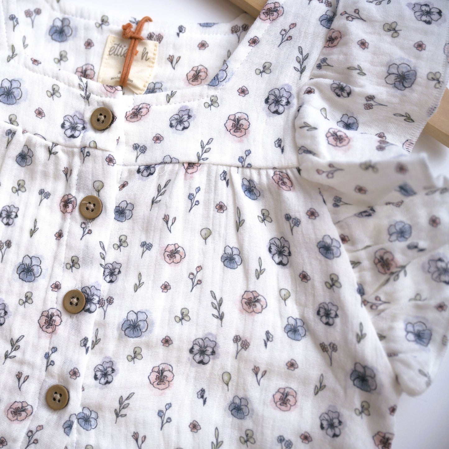 ettie + h Isabella Blouse - White Flowers & Plants
