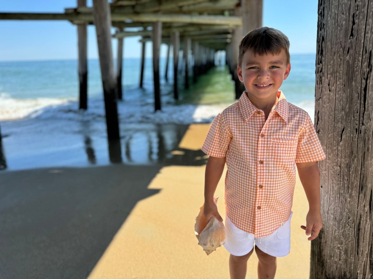 Me & Henry white twill shorts with an elastic waist and drawstring