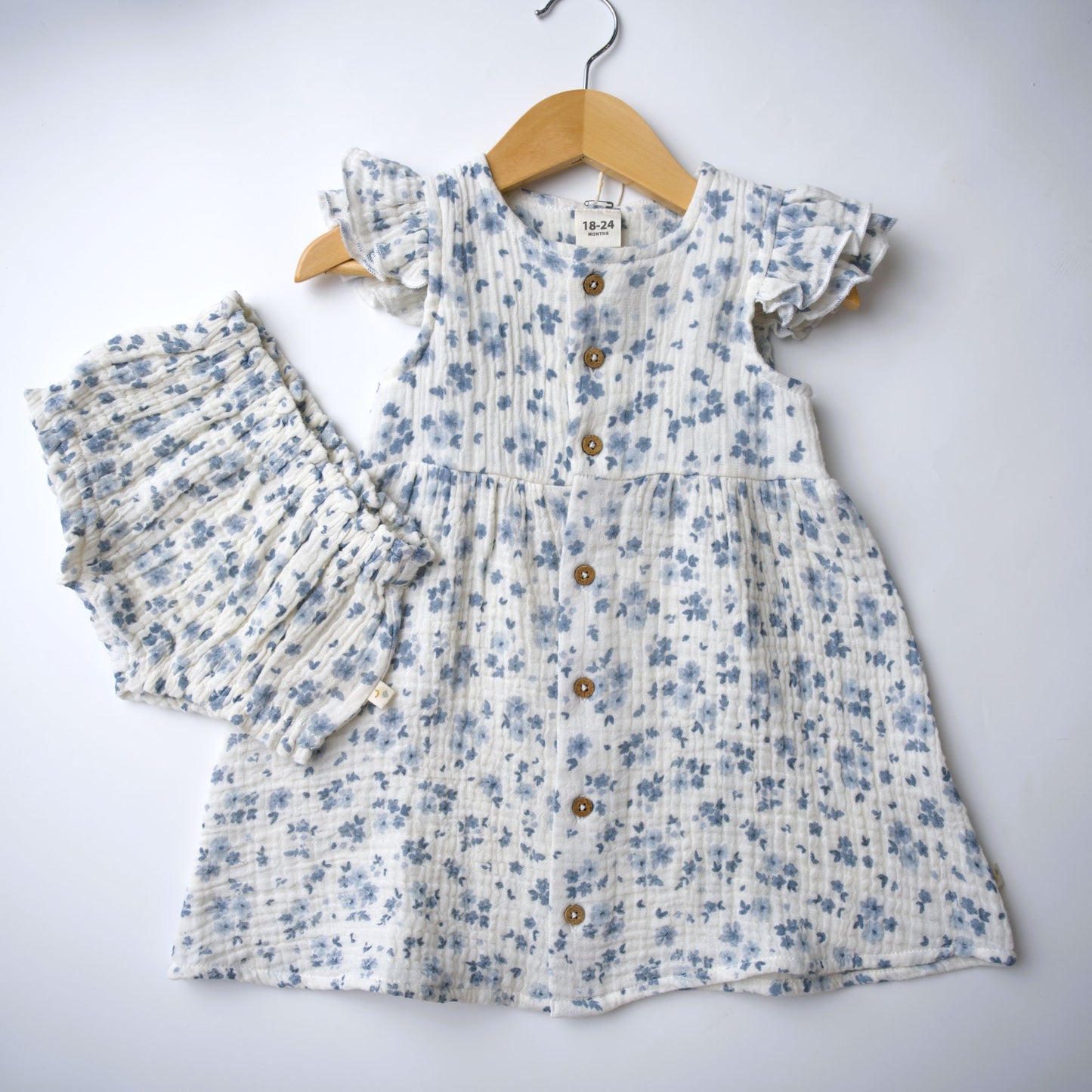 makemake organic button flutter sleeve dress in periwinkle blue floral