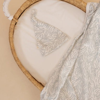 Makemake Organics Organic Swaddle Blanket & Hat Set – Waves 40"X40"