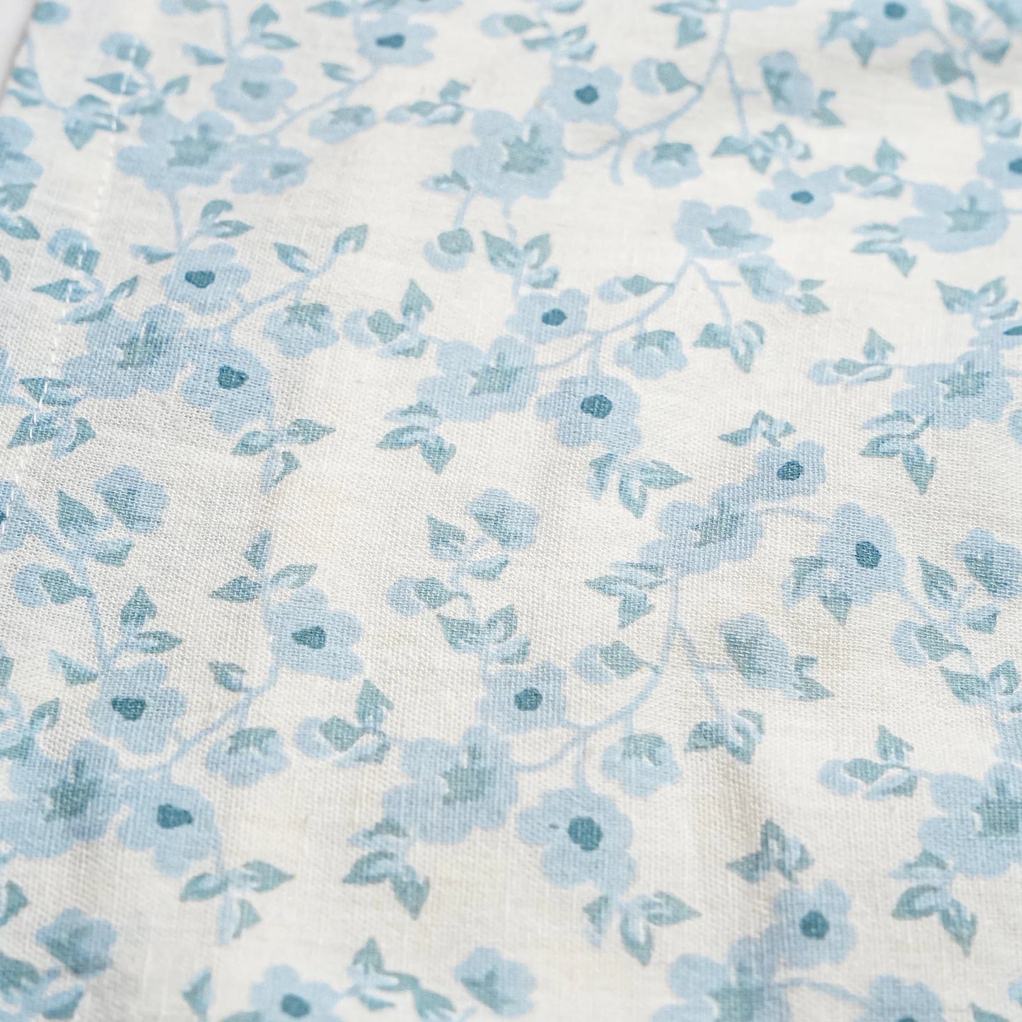 Makemake Organics Organic Short Sleeve Flutter Dress – Blue Vines