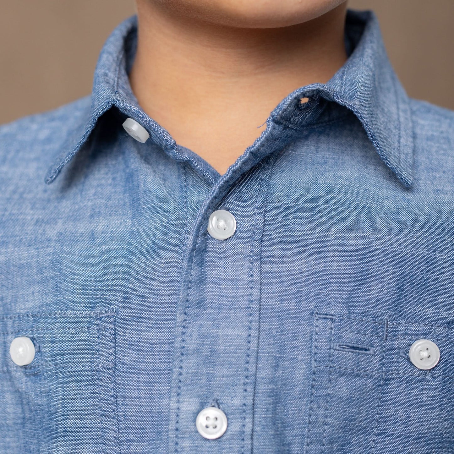 Hope and Henry Organic Chambray Button Down Shirt – Blue Chambray