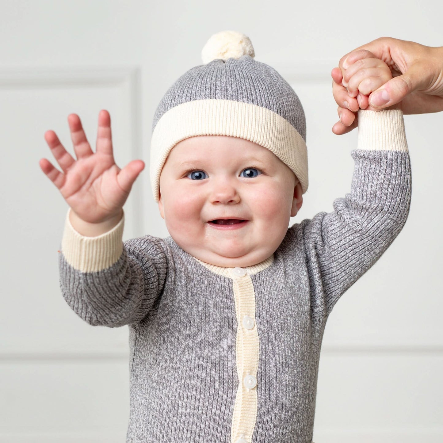 Hope and Henry Organic Button Front Romper & Beanie Set – Gray Marl