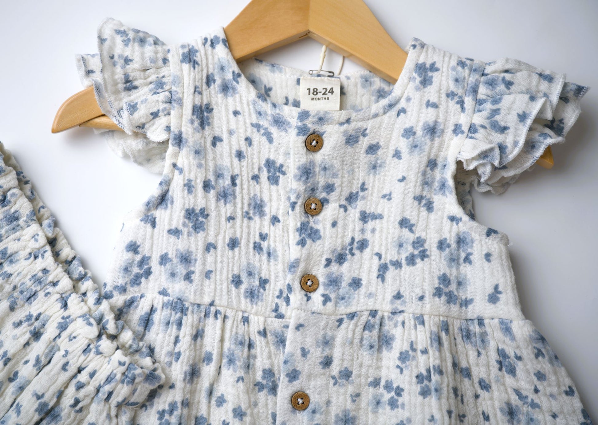 makemake organic button flutter sleeve dress in periwinkle blue floral 