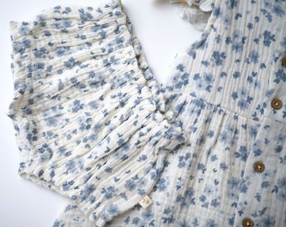 makemake organic button flutter sleeve dress in periwinkle blue floral 